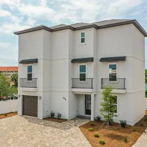 majestic-brand-new-3-story-home-8-mn-walk-to-beach-and.hotels-destin.com/