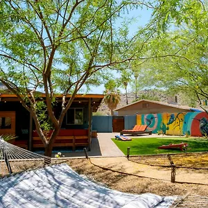 2-king-beds-mountain-views-the-hummingbird-house.hotelsofphoenix.com/